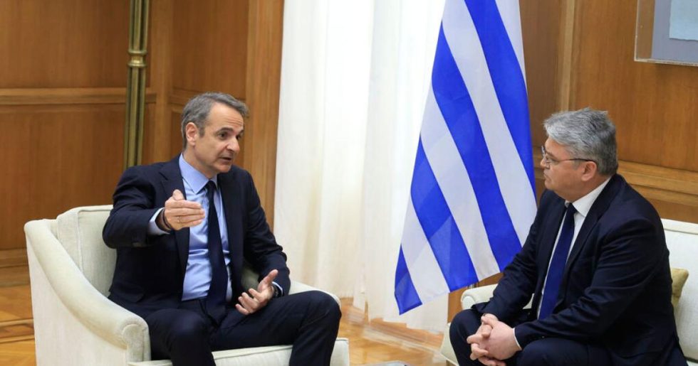Οι πολεμικές εξελίξεις «βάλσαμο» στις εσωτερικές πληγές